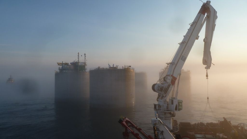 Illustration for article titled This 200,000-ton titan is now the largest oil rig in the world